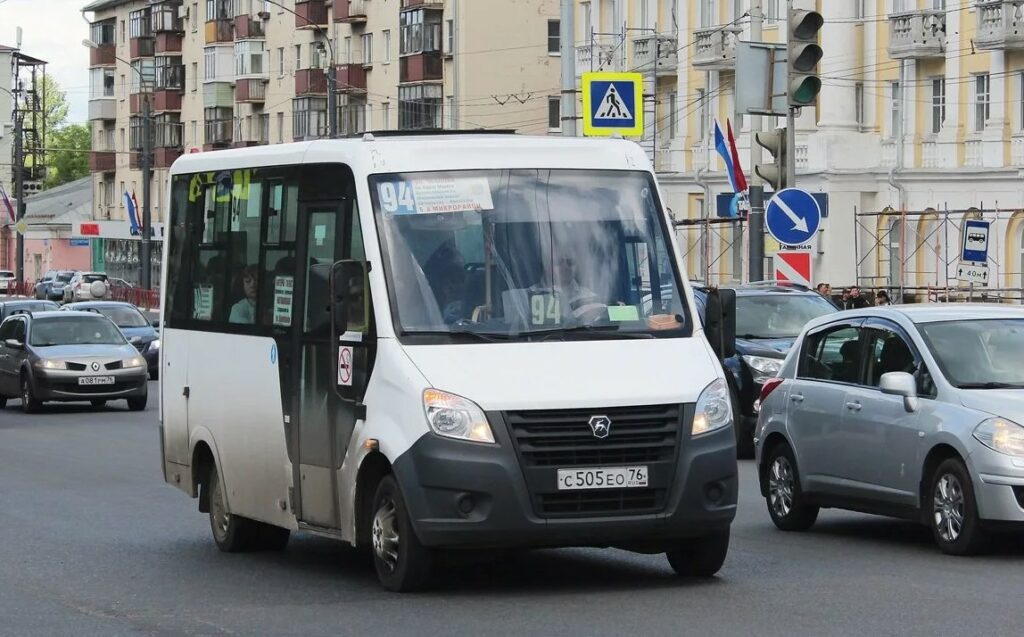 Фото маршрутного автобуса газельки маршрутного автотранспорта города Ярославль.