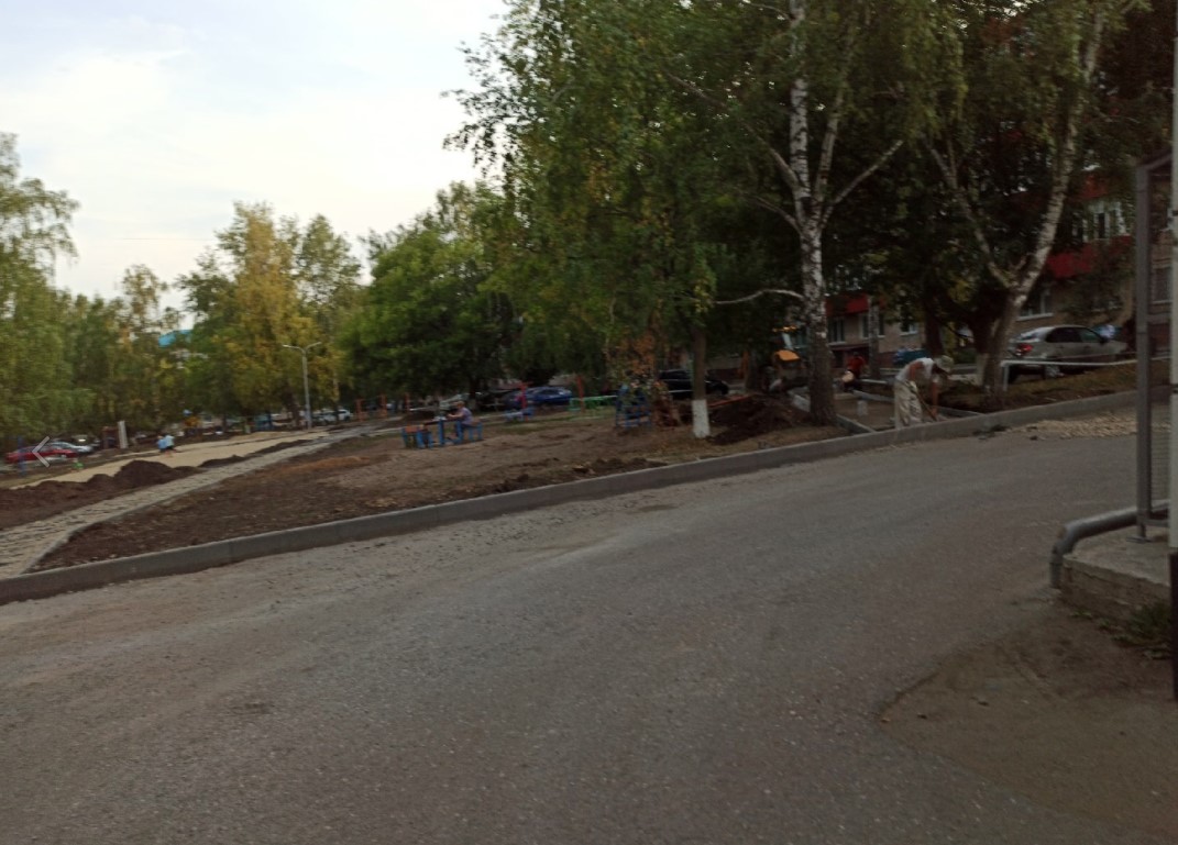 Фото Заинск Татарстан перекопан весь двор жилых домов, работы ведутся более трех месяцев.