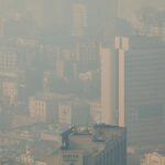 По фото видно, в каком смоге, дыме и гари находится центр города Астрахань.