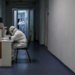 Фото из поликлиники города Москва, больница, где лечат больных коронавирусом.