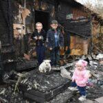 Фото сгоревшего дома, в котором сгорело трое детишек.