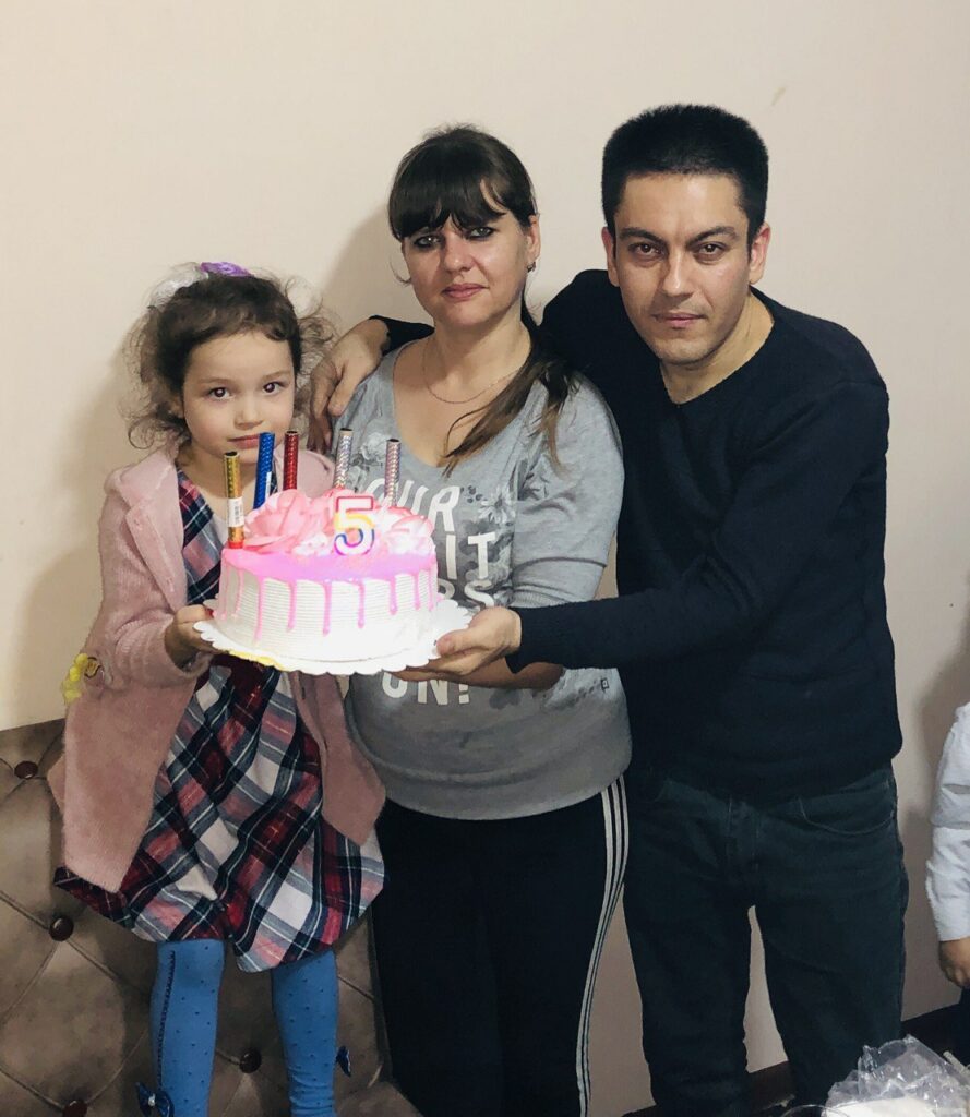 Фото семьи отец, которого хочет получить российское гражданство.