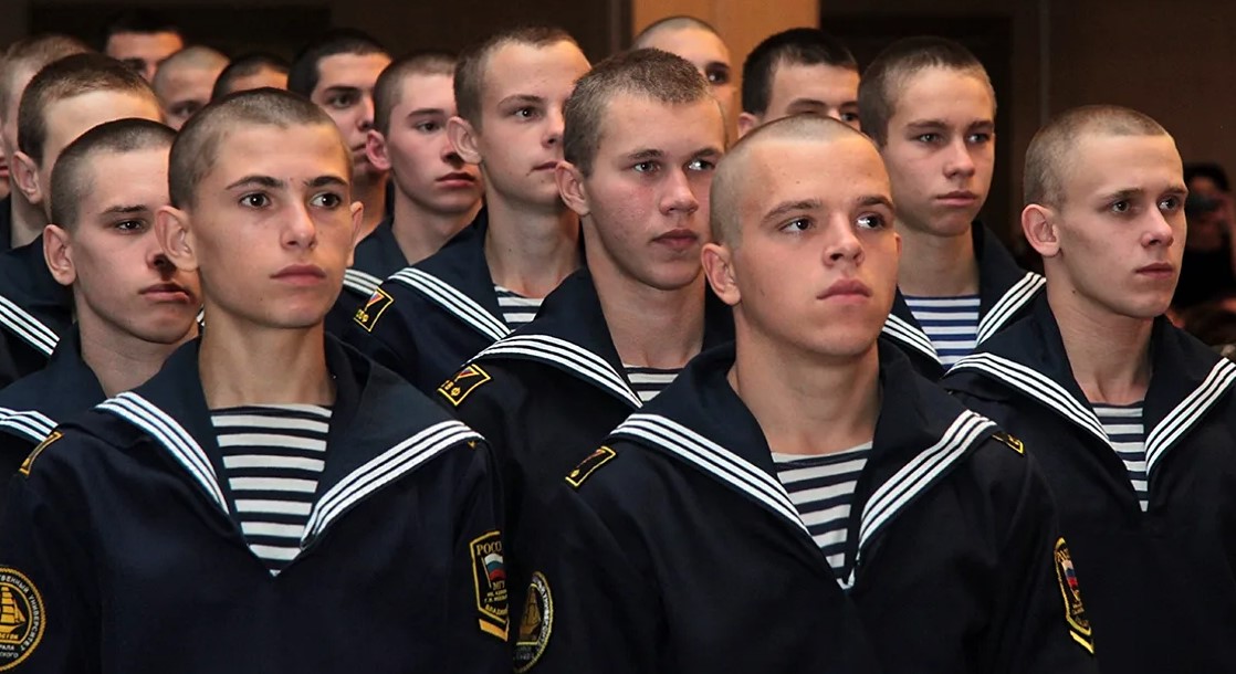 На фото курсанты военно-морского колледжа на лекции.