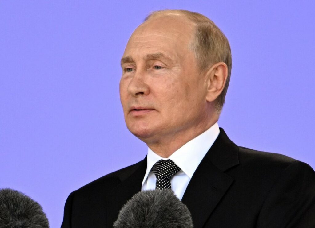 Фото Путина на выступлении.
