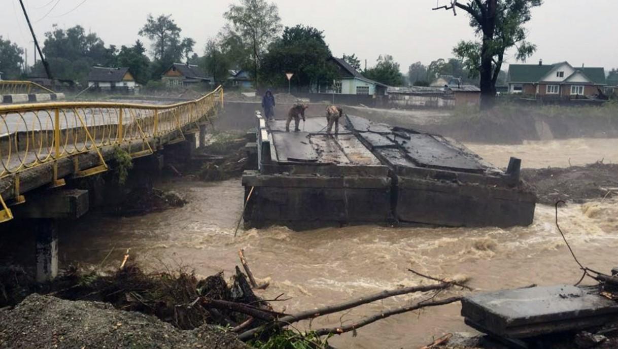 Фото последствия тайфуна в Приморье, который снёс уже пятый мост.