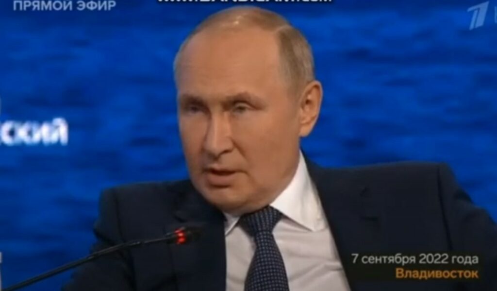 Фото Путина выступающего на ВЭФ во Владивостоке 07.09.2022г.