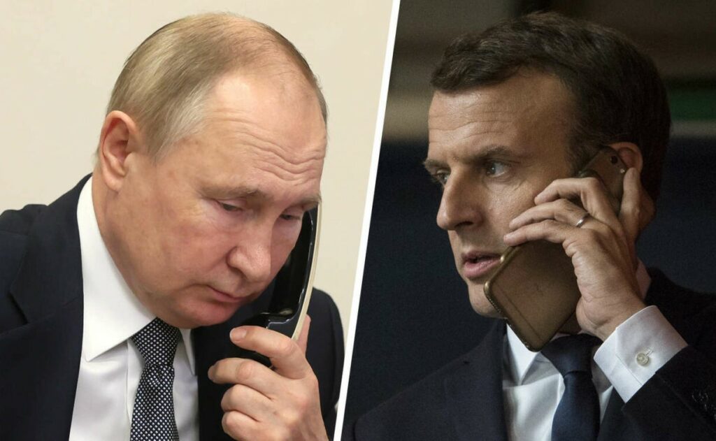 На фото переговоры по телефону Путина и Макрона.